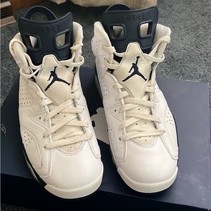 Worn twice - Air Jordan 6 Retro shoes - White & Midnight Navy - Men’s size 9 US